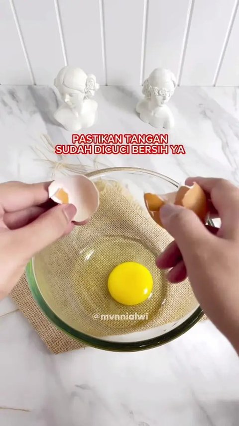 Hanya Pakai 1 Bahan Dapur, Ini Cara Pisahkan Putih dan Kuning Telur (Instagram/@mvnnialwi)