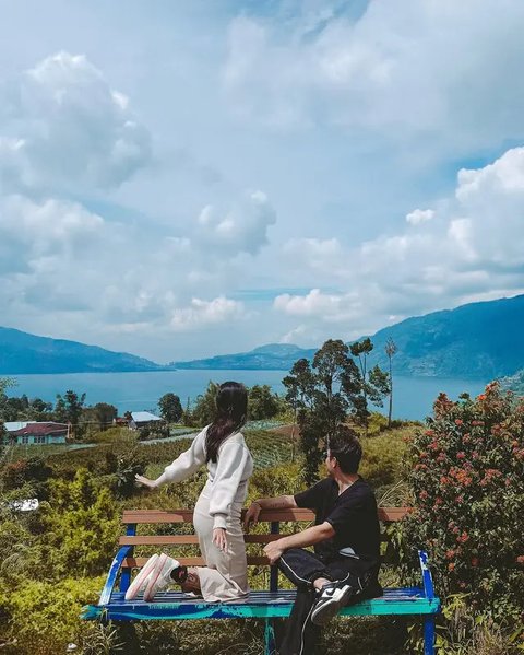 Potret Awkarin Ajak Pacar ke Padang, Bak Prewed Pakai Baju Minang  (Sumber: Instagram/narinkovilda)