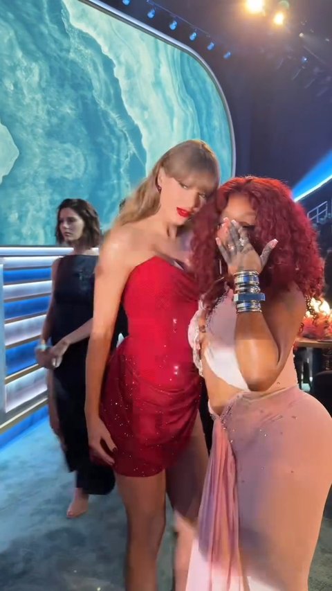Penampilan Taylor Swift di After Party Grammy Awards 2025 Jadi Sorotan, Pakai Mini Dress Gucci