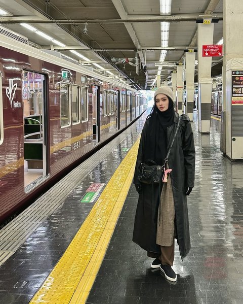 Potret Inara Rusli Ajak Anak-Anak Liburan ke Jepang, Outfitnya Selalu Kece