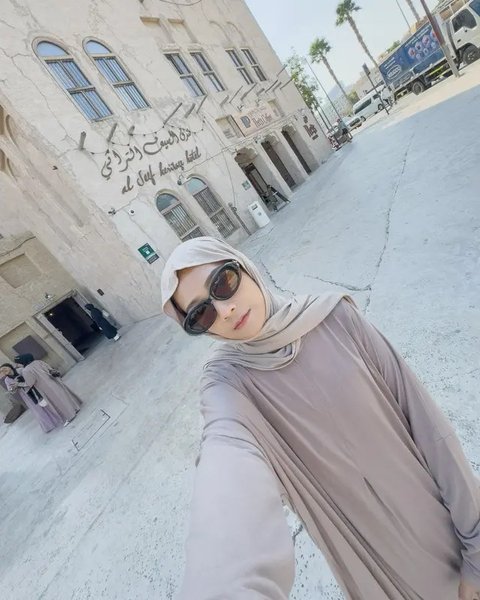 Potret dr. Tirta dan Sang Istri Nisa An Nashr Umroh (Sumber: x/annn_ashr)