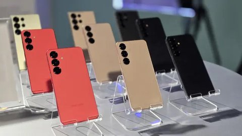 Samsung memperkenalkan fitur kecerdasan yang dimiliki Galaxy S25 Series khusus untuk content creator.(liputan6/reporter dinda ariyani)