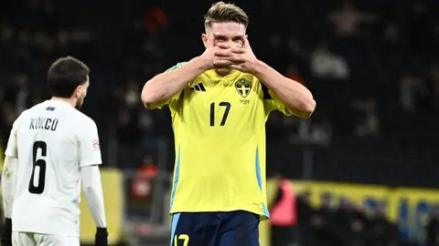 Ruben Amorim menjadi pelatih The Red Devils kedua yang memenangkan derby Manchester Liga Inggris dalam jabatan pertamanya. Catatan pertama dipegang mantan manajer legendaris klub Sir Alex Fer
