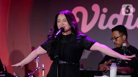 Sebelumnya, platform streaming video nomor satu di Indonesia, Vidio menggelar slate bertajuk Vidio Penasaran 2025 di The Dome Senayan Park, Jakarta. (Liputan6.com/Herman Zakharia)