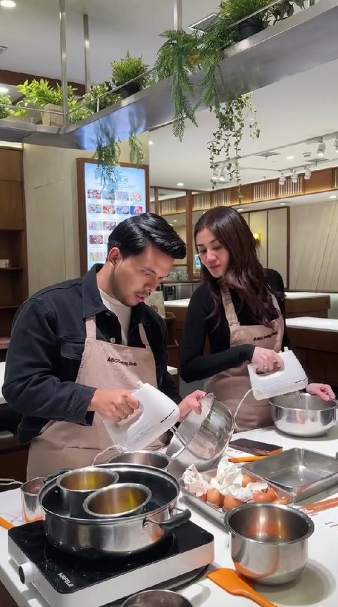 Potret Aaliyah Massaid dan Mahalini Ajak Suami Ikut Kelas Masak, Duo Bumil Ini Kompak Banget