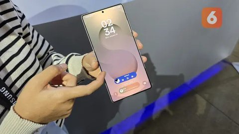 S Pen Fold Edition didesain menjadi lebih ramping dan memudahkan konsumen untuk mencatat di layer utama.