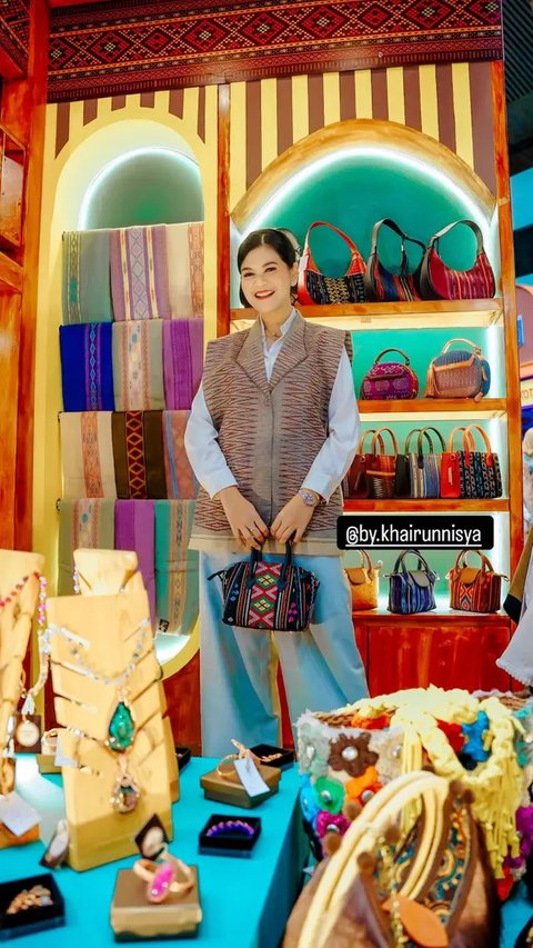Intip OOTD Kahiyang Ayu kenakan heels Rp20 jutaan dengan busana karya desainer lokal (@ayangkahiyang @bobbynst)