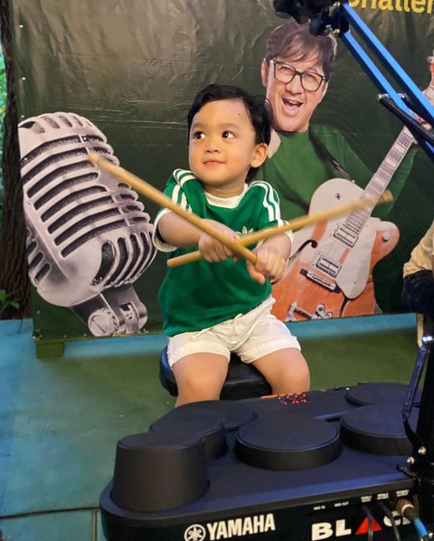 Potret Gin Dirga, Anak Gilang Dirga Main Drum, Makin Gede Makin Ganteng