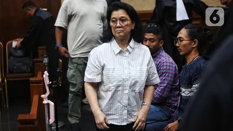 Terdakwa suap kepada hakim pemberi vonis bebas Gregorius Ronald Tannur, Lisa Rachmat bersiap mengikuti sidang pembacaan dakwaan di Pengadilan Tindak Pidana Korupsi (Tipikor) Jakarta, Senin (10/2/2025). (Liputan6.com/Angga Yuniar)