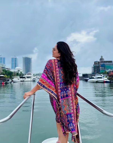 Potret Terbaru Mayangsari Liburan Bareng Keluarga, Outfitnya Dipuji Sopan