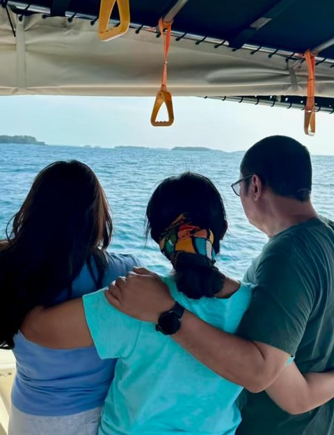 Potret Terbaru Mayangsari Liburan Bareng Keluarga, Outfitnya Dipuji Sopan