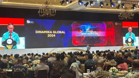 Ketua Dewan Komisioner OJK Mahendra Siregar dalam Pertemuan Tahunan Industri Jasa Keuangan (PTIJK) 2025 di Jakarta Convention Center, Jakarta, Selasa (11/2/2025). (Tira/Liputan6.com)