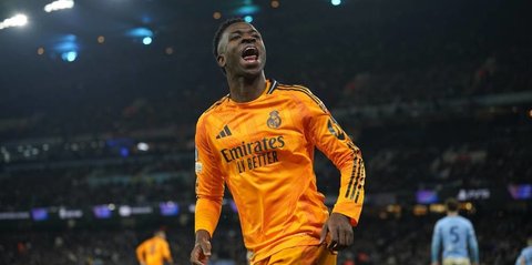 Kesia-siaan Fans Man City Bikin Spanduk Ejekan untuk Vinicius yang tak Bisa Bahasa Inggris
