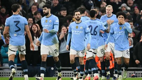 Pada menit ke-80, Manchester City kembali unggul lewat gol dari titik putih yang dicetak Erling Haaland. (Oli SCARFF/AFP)