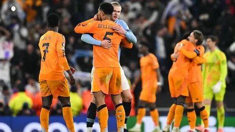Kemenangan ini jadi modal berharga bagi El Real untuk menjamu Manchester City dalam laga kedua di Santiago Bernabeu pekan depan. Peluang lolos Real Madrid ke babak 16 besar masih terbuka. (Oli SCARFF/AFP)