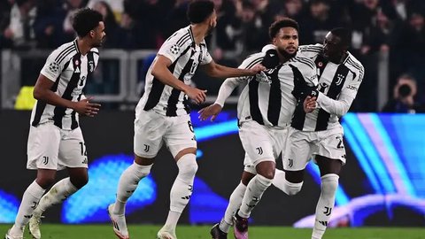 Pemain Juventus merayakan gol yang dicetak Samuel Mbangula ke gawang PSV Eindhoven dalam leg pertama play-off 16 besar Liga Champions yang digelar di Allianz Stadium, Rabu (12/2/2025) dini ha