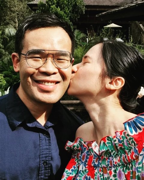 Sudah Menikah dan Punya Anak, Ini 7 Potret Laura Basuki Bareng Keluarga yang Jarang Tersorot