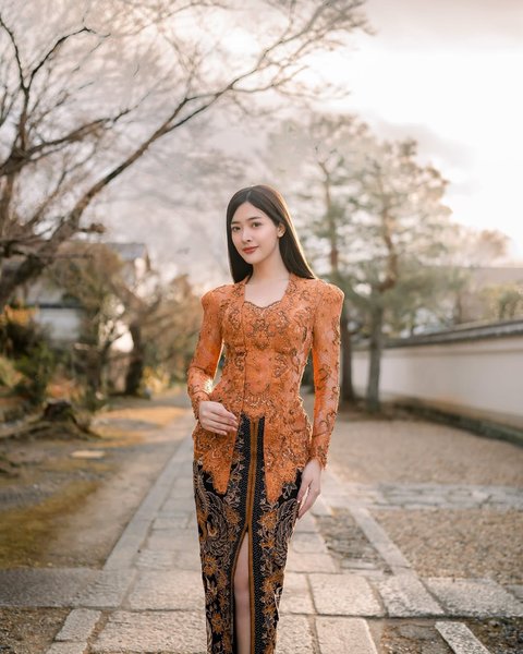 Model Kebaya Modern ala Dara Sarasvati yang Bisa Bikin Penampilan Makin Cantik dan Menawan