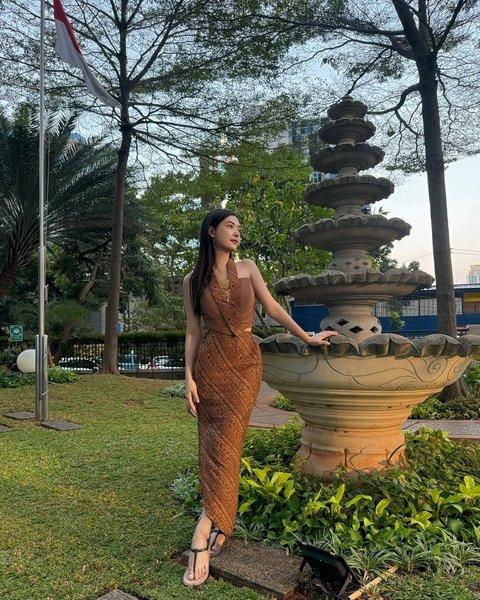 Model Kebaya Modern ala Dara Sarasvati yang Bisa Bikin Penampilan Makin Cantik dan Menawan