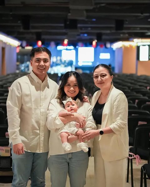 Potret Gritte Agatha Gelar Penyerahan Anak ke Gereja (Sumber: Instagram/gritteagathaa)