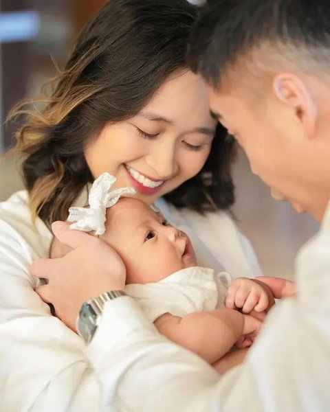 Potret Gritte Agatha Gelar Penyerahan Anak ke Gereja (Sumber: Instagram/gritteagathaa)