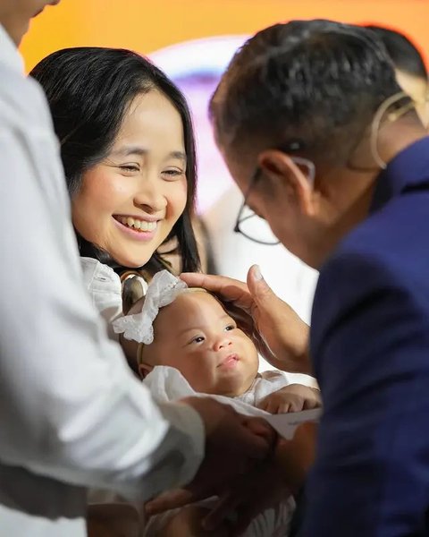 Potret Gritte Agatha Gelar Penyerahan Anak ke Gereja (Sumber: Instagram/gritteagathaa)