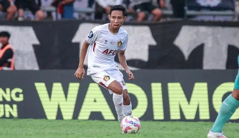 Evan Dimas. Gelandang tengah milik Arema FC berusia 27 tahun ini menjadi pemain tertajam ketiga Timnas Indonesia di bawah asuhan pelatih Shin Tae-yong. Hingga kini ia telah mencetak 5 gol dan