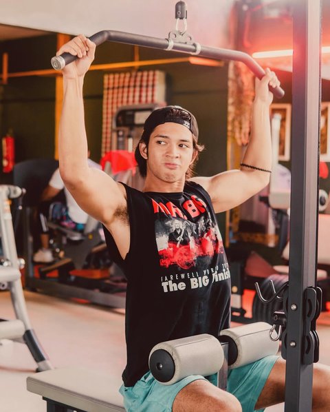 Potret Ganteng Arya Mohan, Pemain Sinetron 'ASMARA GEN Z' yang Kini Jadi Idola Baru