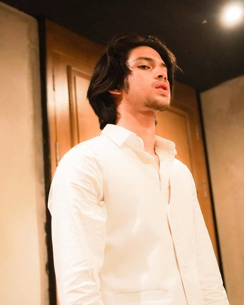 Potret Ganteng Arya Mohan, Pemain Sinetron 'ASMARA GEN Z' yang Kini Jadi Idola Baru