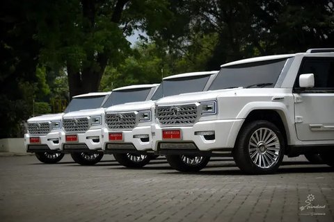 Deretan mobil baru terparkir di kawasan Marunda, Cilincing, Jakarta, Senin (21/6/2021). Diskon 0 persen Pajak Penjualan atas Barang Mewah (PPnBM) sebagai upaya mengakselerasi pemulihan ekonom