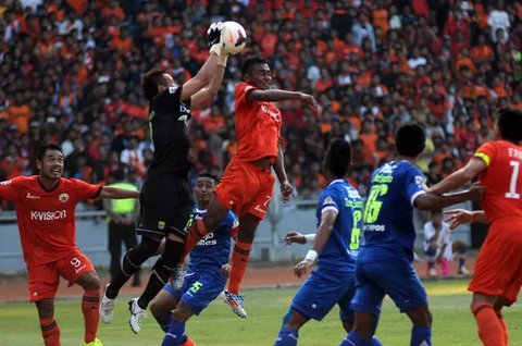 Kolase - Persija Jakarta Vs Persib Bandung (Bola.com/Adreanus Titus)