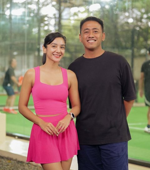 Bukan Candlelight Dinner, Fanny Ghassani Rayakan Valentine dengan Tenis Bareng Suami