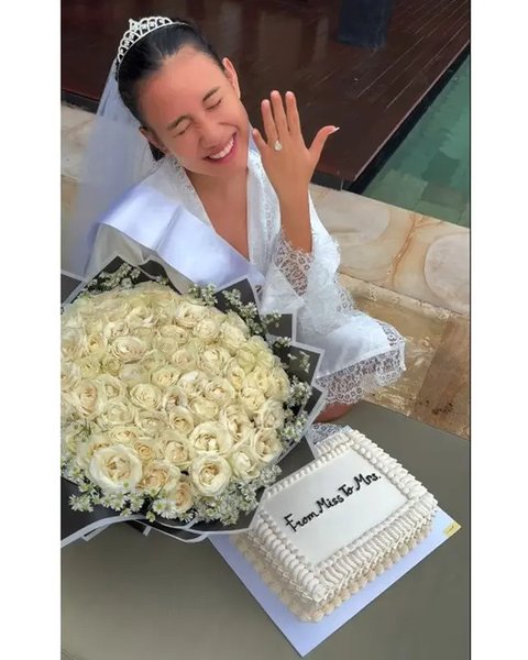 Potret kejutan bridal shower Shenina Cinnamon dari sahabat. (sumber: Instagram/ameliapratiwi47)