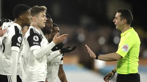 Ilustrasi wasit di belakang gawang. (AFP/DAMIEN MEYER).