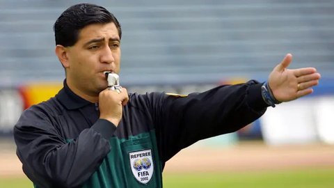 Ilustrasi wasit di belakang gawang. (AFP/DAMIEN MEYER).