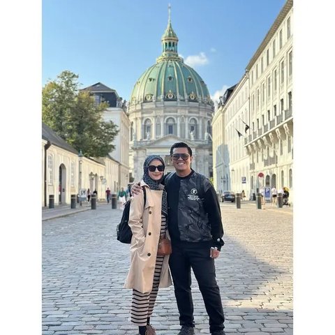 Potret Hendy Setiono Bareng Istri yang Sering ke Luar Negeri
