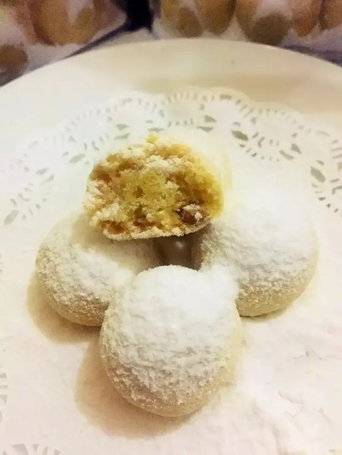 Sepiring kue putri salju. (Liputan6.com/IG/yummy.idn)