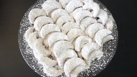 Sepiring kue putri salju. (Liputan6.com/IG/yummy.idn)