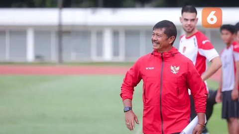 Pelatih Timnas Indonesia U-20, Indra Sjafri pada laga kontra Yaman di Kualifikasi Piala Asia U-20 2024. (Muhammad Iqbal Ichsan/Bola.com)