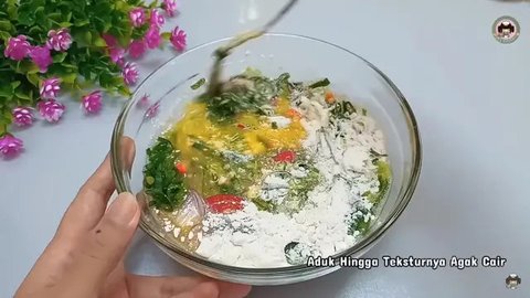 Jadi Tambah Krispi, Ini Trik Bikin Telur Dadar Keriting Tanpa Hilangkan Protein (YouTube/Uli's Kitchen)
