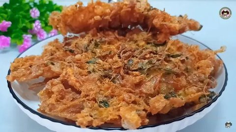 Jadi Tambah Krispi, Ini Trik Bikin Telur Dadar Keriting Tanpa Hilangkan Protein (YouTube/Uli's Kitchen)