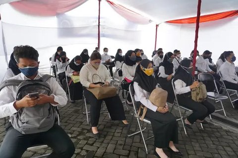Ekspresi peserta saat mengikuti Seleksi Kompetensi Dasar (SKD) berbasis Computer Assisted Test (CAT) untuk CPNS Kementerian Agraria Tata Ruang/Badan Pertanahan Nasional (ATR/BPN) di Kantor BK