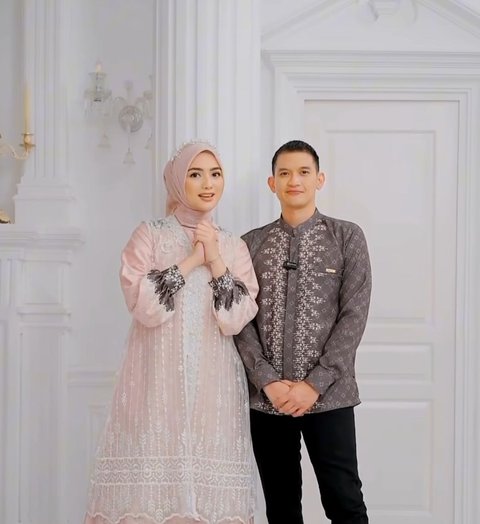 Inspirasi Model Baju Lebaran Couple Ala Citra Kirana, Bikin Keluarga Makin Kompak