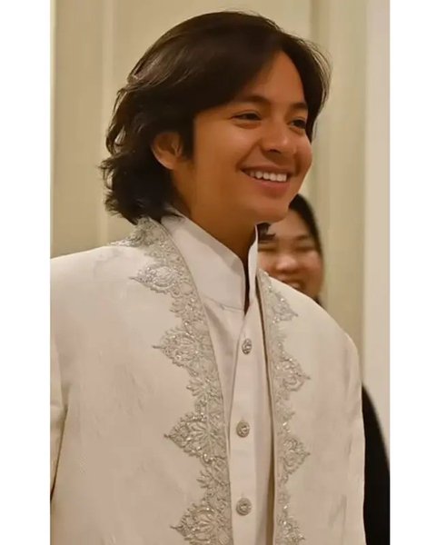 Momen Angga dan Shenina fitting baju pengantin. (sumber: Instagram/didietmaulana)