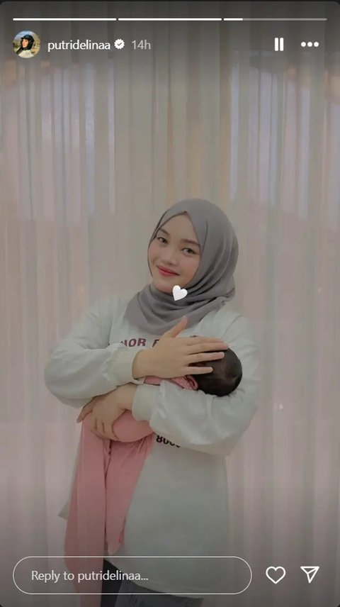 Potret Baby Selina Digendong Keluarga. (Sumber: Instagram/moodlini7/putridelinaa)