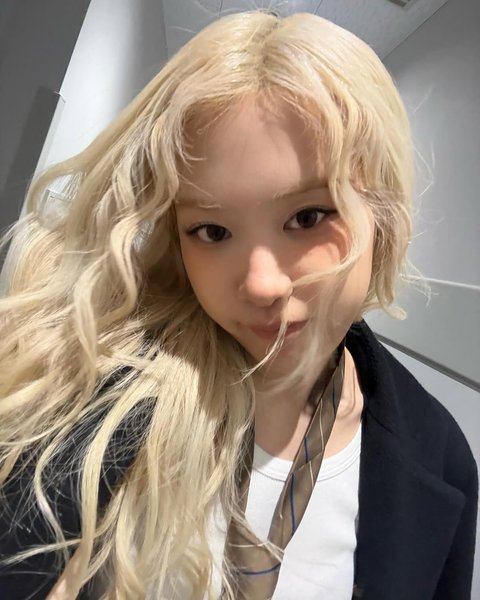 Rose BLACKPINK Mengundurkan Diri dari Organisasi Hak Cipta Korea Selatan KMCA