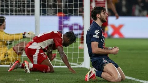 Khvicha Kvaratskhelia menggandakan keunggulan PSG atas Brest pada menit ke-39. (Thibaud MORITZ/AFP)