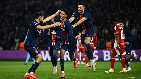 Pada menit ke-86, Senny Maluyu menutup pesta gol PSG saat menjamu Brest di leg kedua play-off fase gugur Liga Champions 2024/2025. (JULIEN DE ROSA/AFP)
