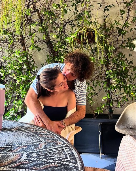 Selena Gomez dan Benny Blanco Dikabarkan Beli Rumah Mewah Seharga USD35 Juta di Beverly Hills