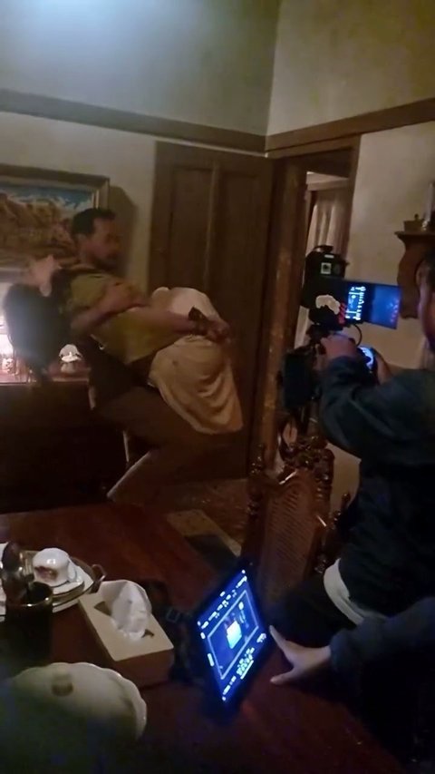 Sambil Bopong Luna Maya, Momen Oka Antara Kena Prank Crew saat Syuting